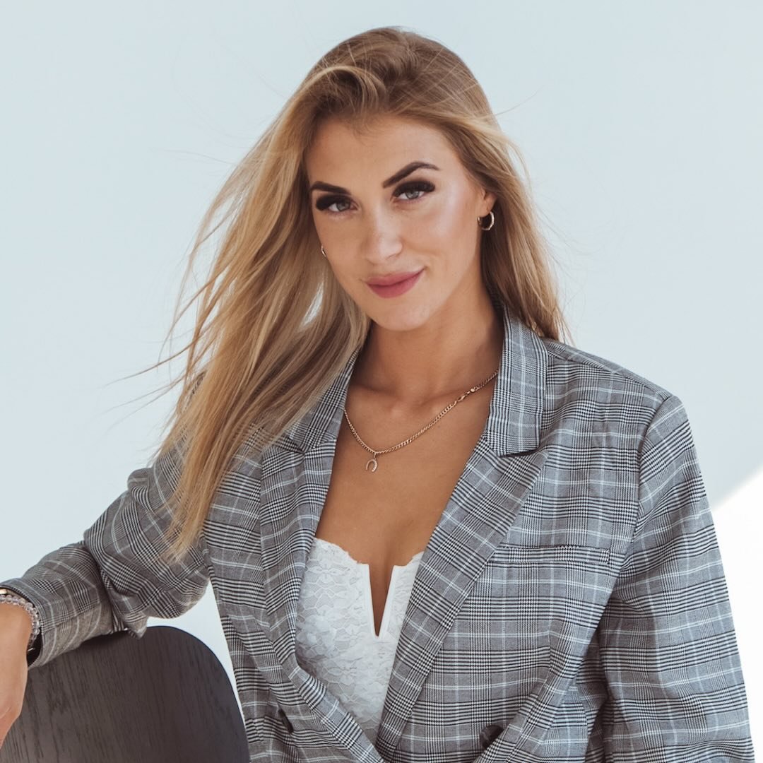 Līva - Skropstu meistare